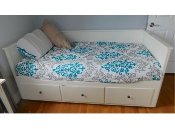 White Expandable Twin To King Trundle Daybed With Storage Drawers