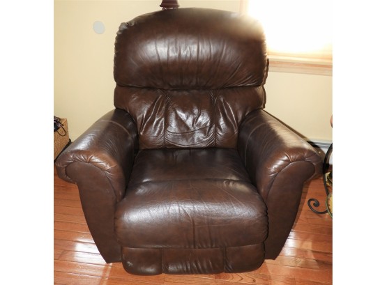 Comfortable LA-Z-boy Wall Saver Soft Brown Leather Recliner Chair Pull Arm Recline