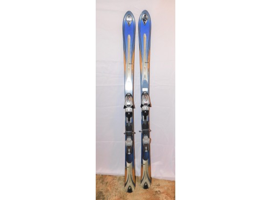 T:nine Pair Of Skis