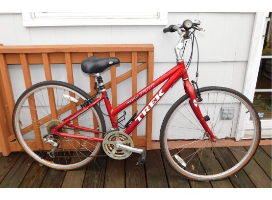 Trek Multitrack 7200 15' Women's Red  Bicycle With Sigma Bike Monitor