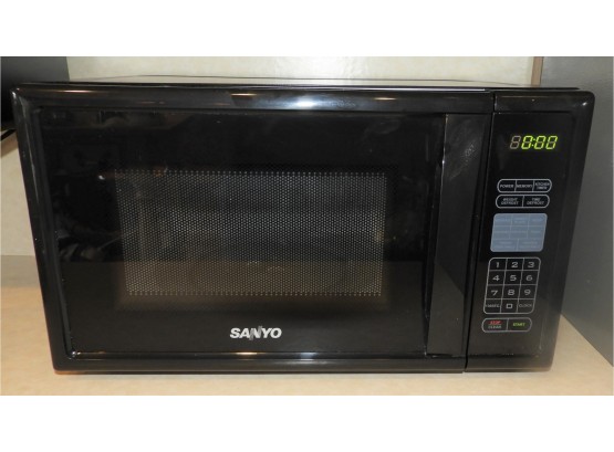 Sanyo EM-S2588W/B 0.7-Cubic-Foot 800 Watt Microwave Oven
