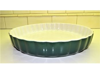 Round Scalloped Edge Quiche/baking Dish - White With Green Bottom