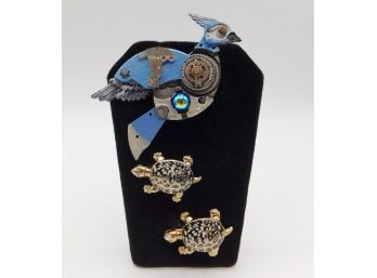 Fantastic Seven Jewels Metal Blue Jar Brooch Pin & Two Gold Tone Turtle Brooch Pins