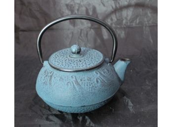 20-Ounce Cast Iron Teapots With Infuser - Blue
