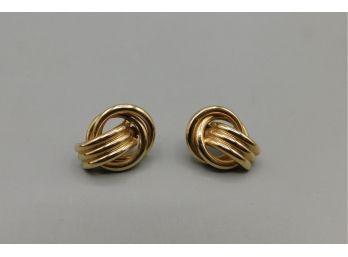 Lovely Pair Of 14K Gold Earrings - 3 Grams