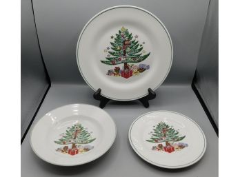 Decorative Continental Pride Holiday Plate Set