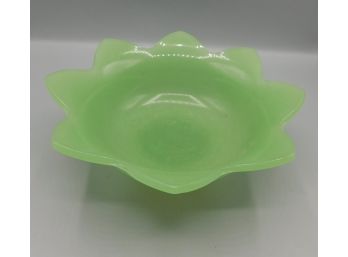 Vintage Fenton Jade Green Lotus Glass Bowl