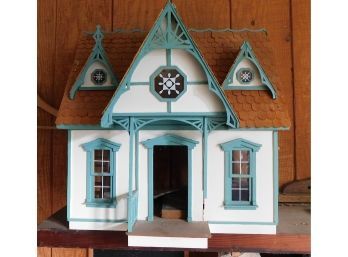 White And Green Vintage Lafayette Doll House