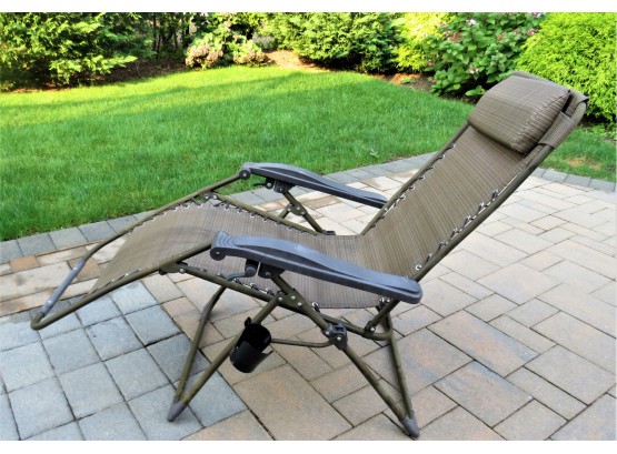 Comfortable Anti-gravity Outdoor Chair Cup Holders On Both Sides.