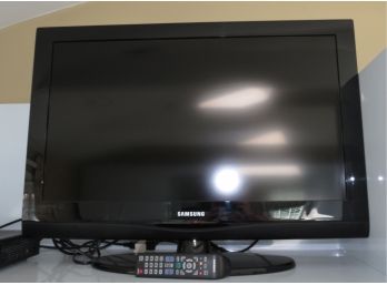Samsung - 32' Class / 720p / 60Hz  LCD HDTV  Model #LN32C350D1D With Remote