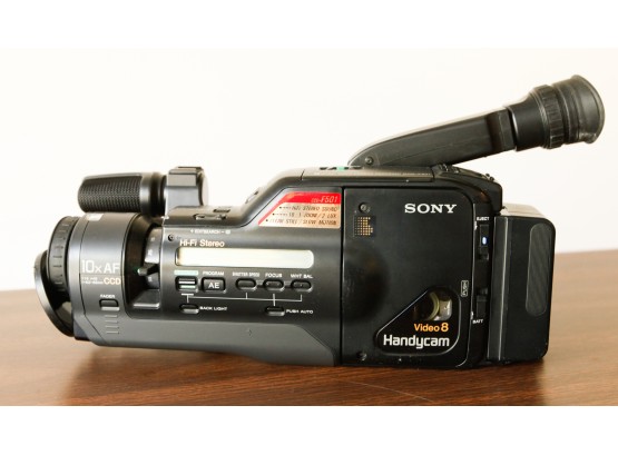 Vintage SONY CCD-F501 Video Camera Recorder HandyCam - Bag And Batteries Included  Model# 20896