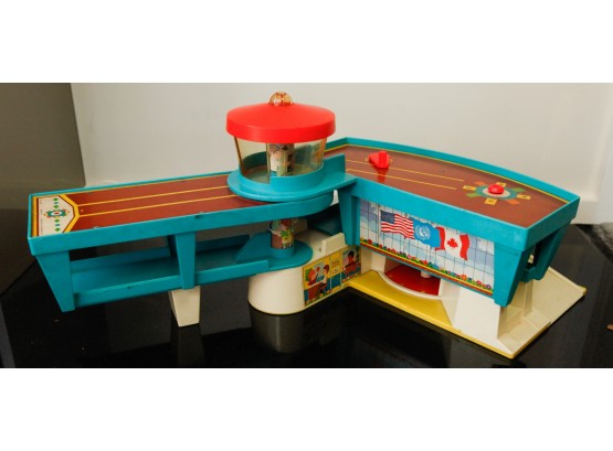 Vintage 1972 Fisher-Price Little People Play Family Airport #996 - Plastic