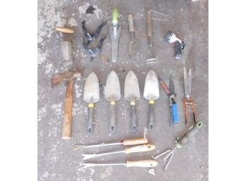 Assorted Lot Of Handheld Garden Tools