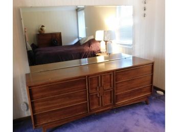 Mid Century Solid Wood 6 Drawer Dresser With Cabinet Includes 3 Drawers And Attached Mirror