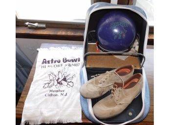 Rhino Pro Brunswick Purple Bowling Bowl #eGS8009 With Powder Blue/white Vinyl Carrying Case