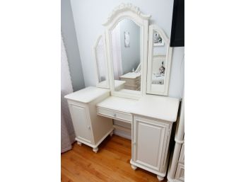 Stylish Beautiful Raymour Flanigan Furniture - Off White Vanity - 5 Drawers