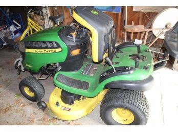 John Deere 100 Series D130 Lawn Tractor