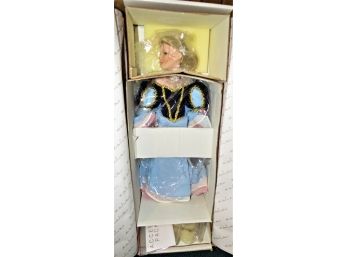 The Danbury Mint 'cinderella' By Judy Belle Doll - New In Original Box