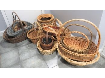 Assorted Lot Of Round/oval Wicker Baskets