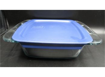 Pyrex Glass Backing Dish With Plastic Lid