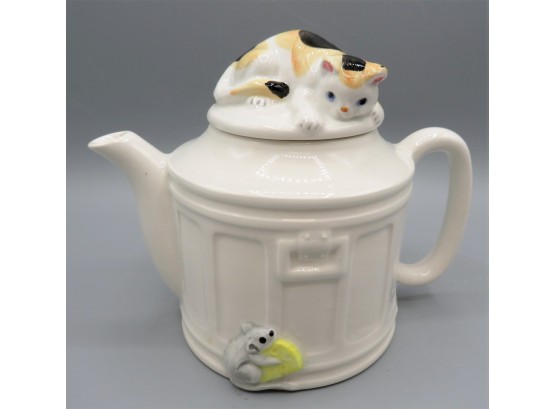 Takahashi Hand Painted Cat Design Teapot