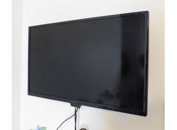 Insignia 24' TV With Wall Mounting Bracket