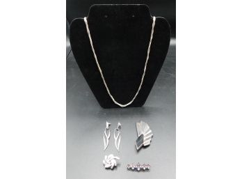 Silver Tone Necklace And Earrings With Decorative Broaches (3)