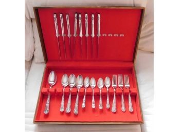 Oneida Gracious Silver Plated Silverware Set With Felt Lined Storage Box