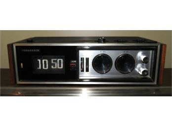 Vintage Panasonic AM/fM Clock Radio - Model# RC-7469 -