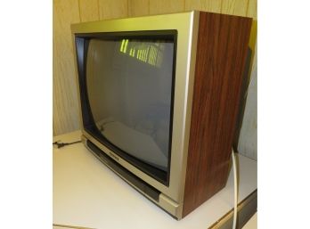 Vintage HITACHI Television Set - Model# CT2075W - Serial# V8F029272 - Tested