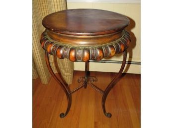 Accent Table - Stylish Round Metal