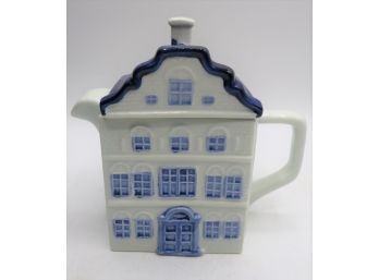 DelftsBlauw Hand Painted White/blue House Shaped Teapot