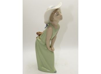 Lladro 'curious Girl With Straw Hat' Figurine