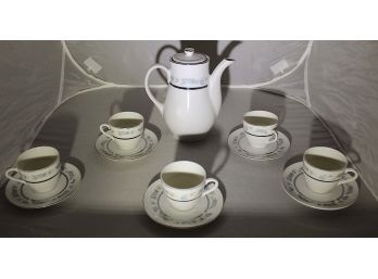 Blue Floral Tea Pot With 5 Tea Cups & 5 Saucers