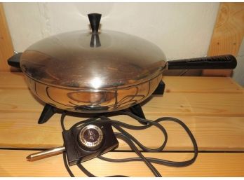 Farberware 12' Electric Frying Pan With Lid