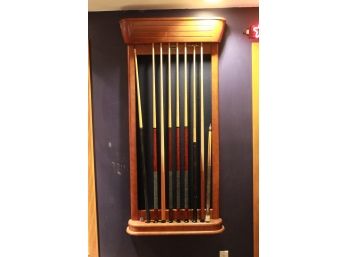 9 Pool Cues With Brunswick Pool Cue Wall Mount Shelf Stand W/ 9 Pool Sticks & Set Of Vintage Balls