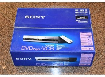 Sony SLV-D261P DVD Player Video Cassette Recorder VCR Player Includes Remote