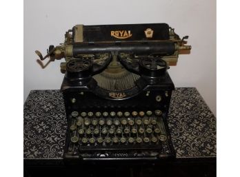 Vintage Royal Typewriter - Missing Ink Ribbon