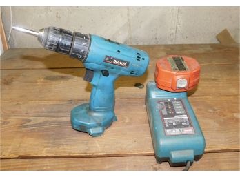 Makita 6228D 3/8 INCH Cordless Drill Driver With Battery And Charger