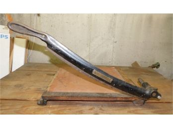 Vintage Heavy Duty Wood Base Paper Trimmer - The Popular