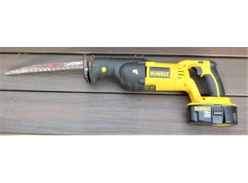 Dewalt Reciprocating Saw & 18V Battery **BATTERY CHARGER NOT INCLUDED**