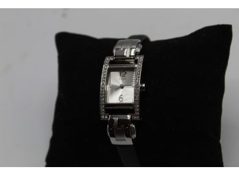 Guess G66467L Woman's Watch Genuine Leather Band W/ Cubic Zirconias In Bezel Japan Movement