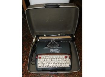 Sears Medalist Electric 12 Typewriter With Carry Case