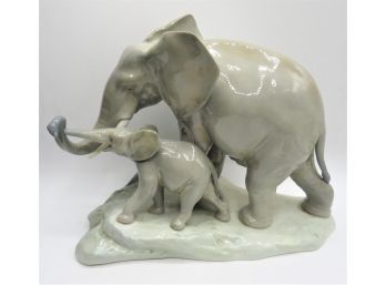 Lladro Animals Wild Maternal Elephants Figurine