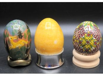 Egg-shaped Table Decor - 3 Assorted Eggs With Stands