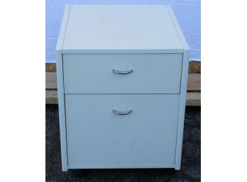 White 2 Draw File Cabinet On Wheels (lot 038)