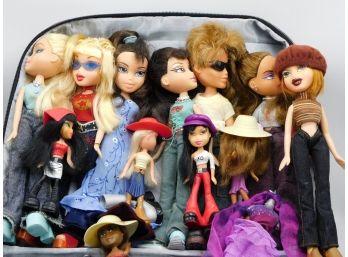 BRATZ Girls W/ A Passion For Fashion Doll Set Lot Of 12 Dolls  Accessories & Bratz Carry Bag
