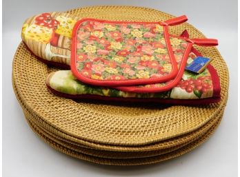 Wicker Plate Set & Oven Mitts