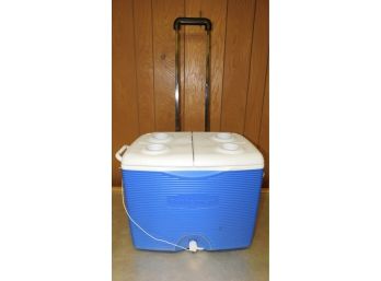 Rubbermaid Roller Cooler With Handle