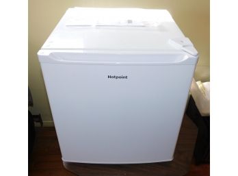 Hotpoint Mini Fridge Manual Included 18L X 19H X 18D Freezer Compartment , Ice Tray Included